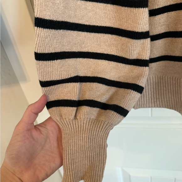 Super soft striped tan and black mock neck sweater women's L - Picture 7 of 8
